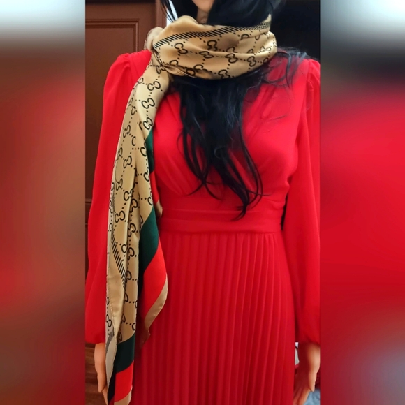 GUCCI SILK SCARF - Picture 1 of 9